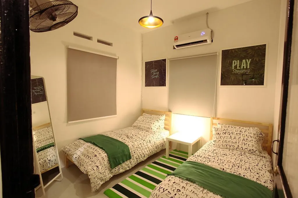 Stay Songsong Mount Erskine Tanjung Tokong Holiday home