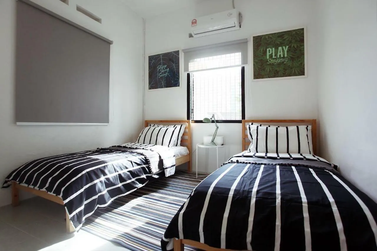 Stay Songsong Mount Erskine Tanjung Tokong Holiday home